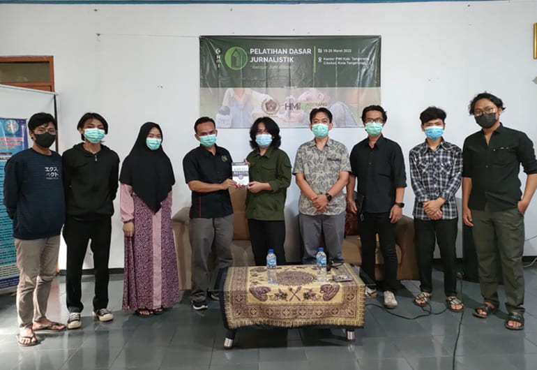 Lembaga Pers Mahasiswa Islam (LAPMI) Tangerang Raya menggelar Pelatihan Dasar Jurnalistik pada Jum'at, 18 Maret 2020 di Sekretariat Persatuan Wartawan Indonesia (PWI) Kabupaten Tangerang.