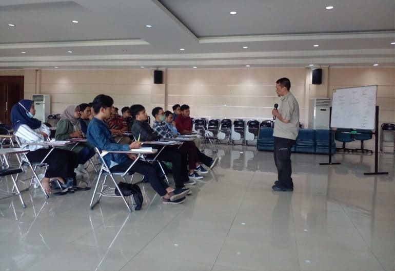 Organisasi Himpunan Mahasiswa Islam (HMI) Cabang Tangerang Raya dan HMI Cabang Tangerang berkolaborasi menggelar kursus kepemiluan.